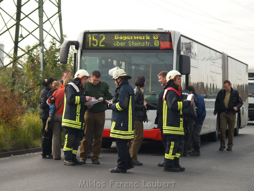 VU KVB Bus Pkw Koeln Porz Gremberghoven August Horchstr  P42.JPG